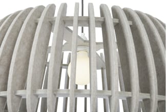 Grijze hangende lamp met cilindervormige latten-constructie en crème-witte binnenkap.