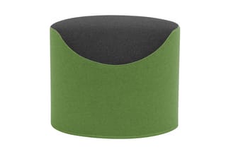 Groene cilindrische akoestische poef met donkergrijze gewelfde bovenkant, getoond tegen witte achtergrond.