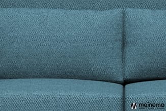 Blauwe gestoffeerde bank met textiel in tweekleurig dessin, detail van zitting en rugleuning.