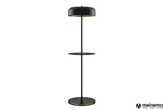 Staande lamp zwart met goudkleurig accent, ronde lampenkap bovenaan, middenplank en voetplaat, minimalistisch design.
