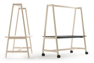 Nova Wood multipurpose tafel op wielen met karakteristiek H-frame van essenhout, een mobiele oplossing voor scrum-sessies