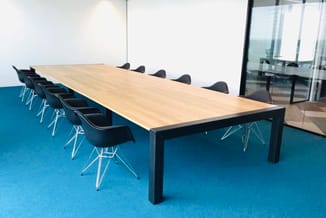 Stoere vergadertafel