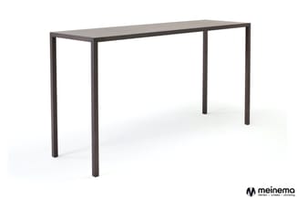 Hoge tafel met donkergrijs blad en donkere metalen poten, rechthoekige vorm, minimalistische uitvoering.