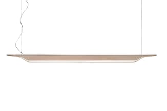 Hangend akoestisch paneel in wit met houten onderrand, minimalistisch design tegen neutrale achtergrond.