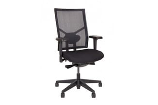 Ergonomische bureaust­oel met grijs mesh­rug, zwart zitting, zwarte armle­uningen en zwart vijfpoots wielbasis.