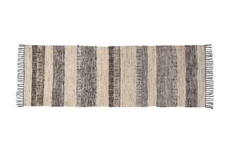 Gestreepte loper in beige en grijs met franjes aan beide uiteinden, karakteristieke textiele patroon.