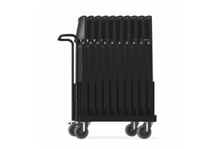 Zwarte mobiele radiator met verticale buizen, handvat en wielen, frontale weergave geïsoleerd op wit.