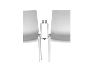 Twee grijze akoestische schermen met wit stalen frame op standaard, gekoppeld via horizontale verbindingsstang.