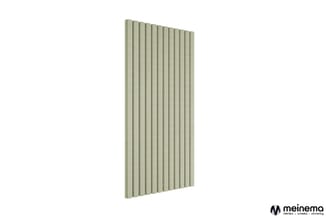 Akoestisch wandpaneel in beige, verticaal geribd, rechtopgesteld tegen witte achtergrond.