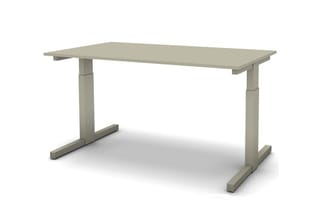 Elektrisch verstelbaar bureau met rechthoekig tafelblad, beige frame en T-vormige poten.