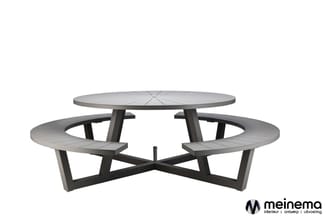 Ronde picknickset met donkergrijs gepoedercoat stalen frame en grijze zitbladen, centrale tafel en twee gebogen zitgedeeltes.
