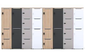Acht lockerkastjes in houten natuurtint, zwart en grijs met digitale sloten, gerangschikt in twee groepen van vier.