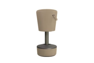 Beige fauteuil met metalen poot en donkergrijs zitgedeelte, zijaanzicht tegen witte achtergrond.