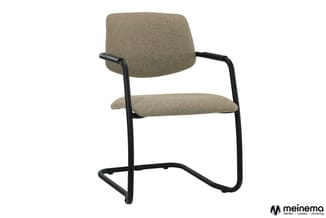 Vergaderstoel met beige stofbekleding, zwart metalen frame en armleggers, cantilever-uitvoering.