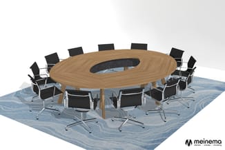 Ovale houten vergadertafel met central gat, omringd door zwarte bureaisstoelen op blauw tapijt.