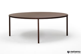 Ronde vergadertafel met donker houten blad en donkerbruin metalen poten, vrijstaand tegen witte achtergrond.