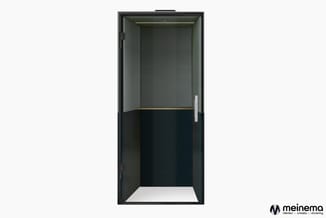 Zwarte belcel met grijze bovenwand, zwarte onderwand en witte vloer. Aluminium frame en deurklink aan rechterzijde. Meinema-l