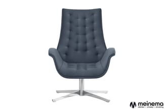 Grijze draaifauteuil met gestoffeerde zitting en rugleuning, kapitonnering, gebogen armleuningen en metalen kruisvoetonderste